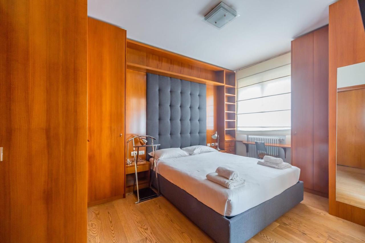 Cozy Apt - Corso Vercelli & Conciliazione M1 มิลาน ภายนอก รูปภาพ